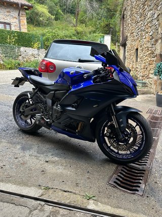 Yamaha R7 2024 sportbike