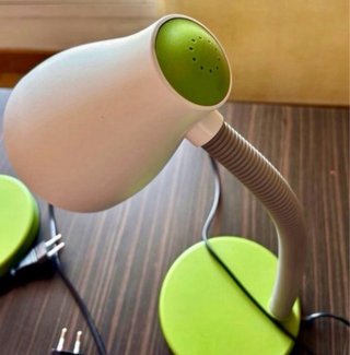 Lámpara de escritorio flexo blanca y verde