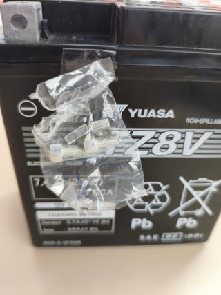 Batería de moto AGM Yuasa YTZ8V 12V 120 CCA libre de mantenimiento