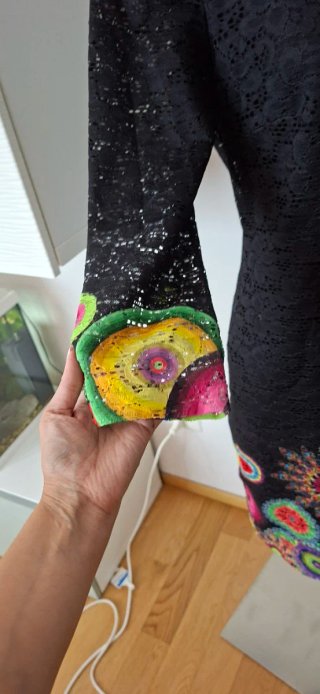 Abito Desigual nero con stampa floreale