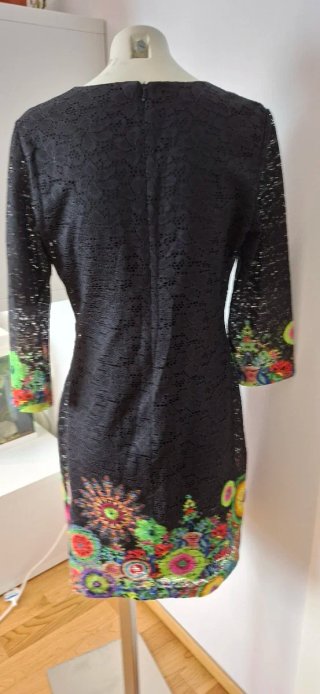 Abito Desigual nero con stampa floreale
