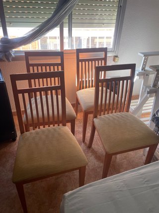Juego de 4 sillas de comedor de madera