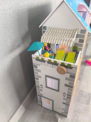 Casa de muñecas con accesorios