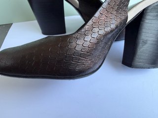 Zapatos Tacon Laurèl Piel Grabada T39