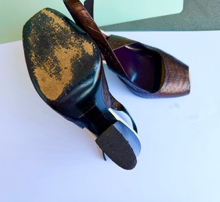 Zapatos Tacon Laurèl Piel Grabada T39