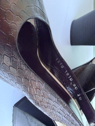 Zapatos Tacon Laurèl Piel Grabada T39