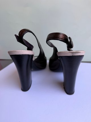 Zapatos Tacon Laurèl Piel Grabada T39