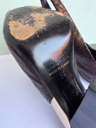 Zapatos Tacon Laurèl Piel Grabada T39
