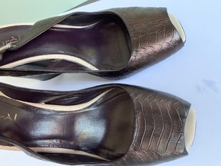 Zapatos Tacon Laurèl Piel Grabada T39