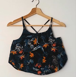 Top corto estampado tirantes cruzados