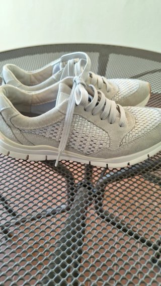 Scarpe Geox Tg. 37 Grigie e bianco.