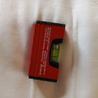 Nivel de burbuja rojo