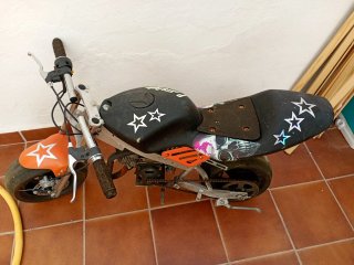 Minimoto infantil negra y naranja