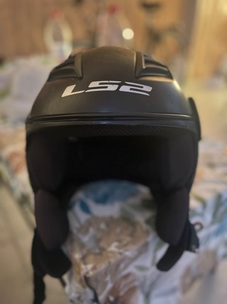 Casco de moto negro