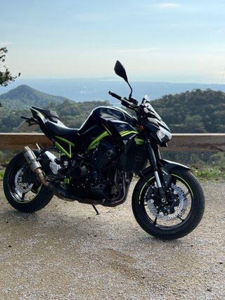 Kawasaki Z900 + traje y botas