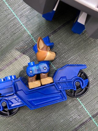 Coche de juguete azul
