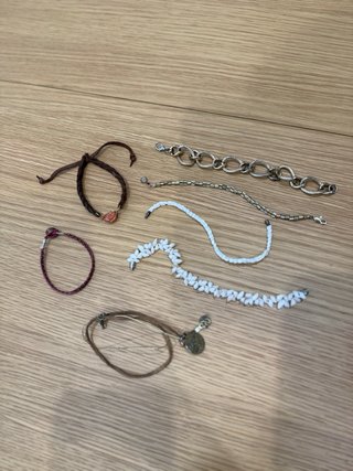 Lote de pulseras variadas