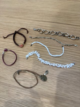 Lote de pulseras variadas