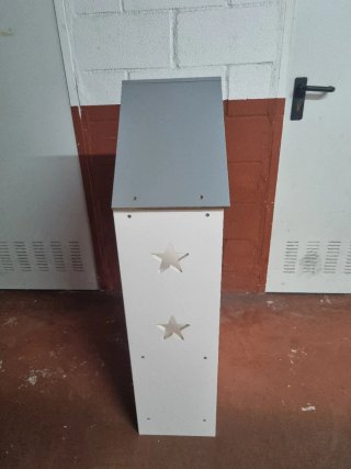 Estantería casita madera blanca y gris