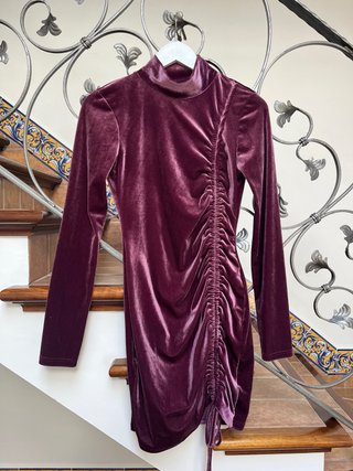 Vestido de terciopelo púrpura