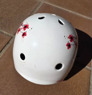 Casco patines/bicicleta niña flores