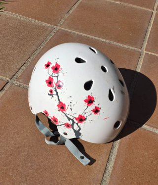Casco patines/bicicleta niña flores
