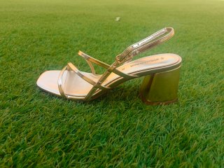 Sandalias Stradivarius Talla 38 Doradas