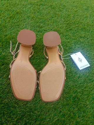 Sandalias Stradivarius Talla 38 Doradas
