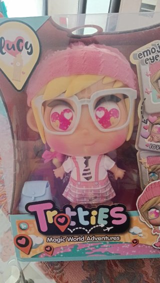 Muñeca Trotties Lucy Magic World Adventures NUEVA