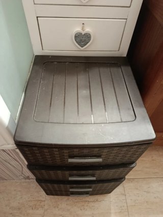 Cajonera de plástico marrón