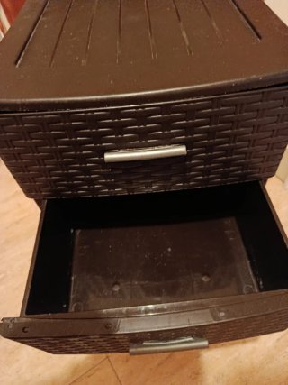 Cajonera de plástico marrón