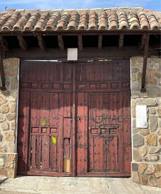 Portón de madera rústico