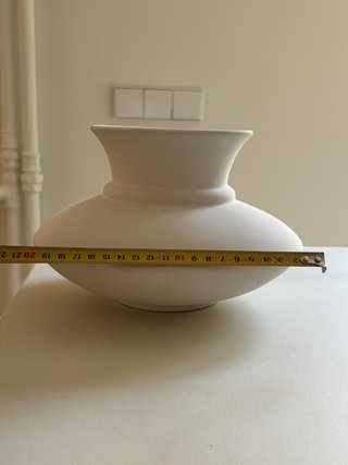 Jarrón de cerámica blanco