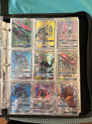 Álbum Pokémon con cartas doradas