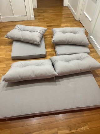 Mesa ratán con cristal y juego de cojines