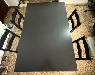 Mesa alta negra y 4 taburetes