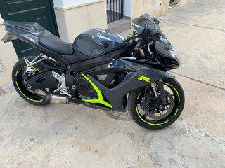Suzuki GSX-R 600 - siempre duerme en garaje