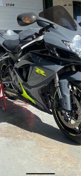 Suzuki GSX-R 600 - siempre duerme en garaje