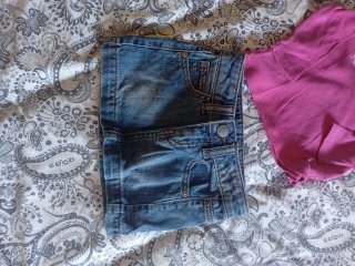 Lote Falda y Camiseta Benetton Niña.