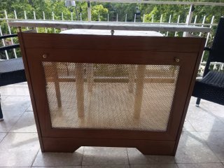 Cubre radiador madera y mármol