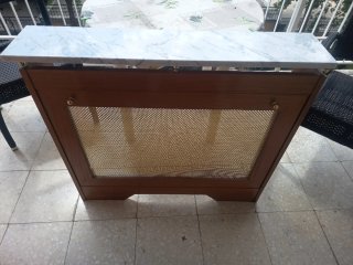 Cubre radiador madera y mármol