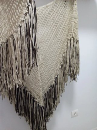 Chal crochet beige y negro