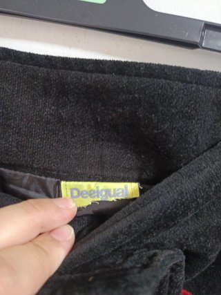 Falda Desigual Negra y Roja