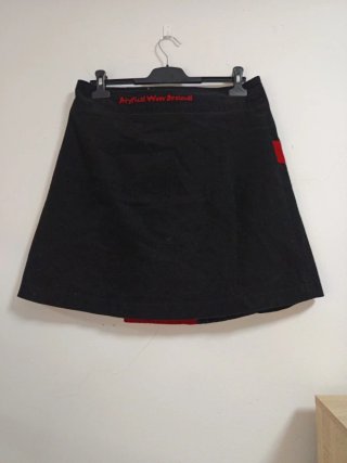 Falda Desigual Negra y Roja