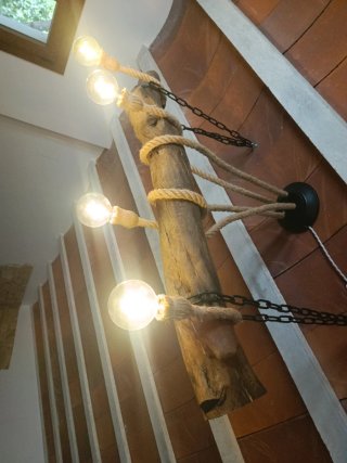 Lámpara colgante rústica de madera