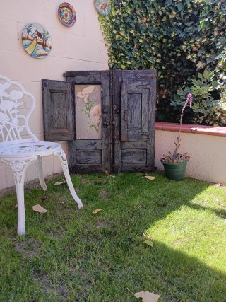 Ventana antigua decorativa floral