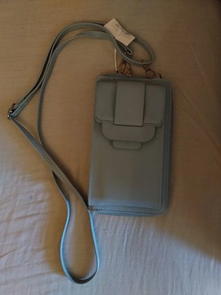Bolso monedero azul claro con correa