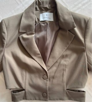 Blazer corto Stradivarius marrón T. M