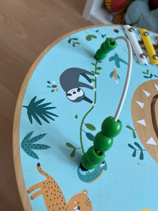 Mesa de actividades infantil de madera