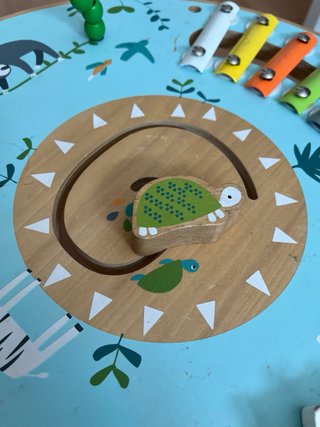 Mesa de actividades infantil de madera